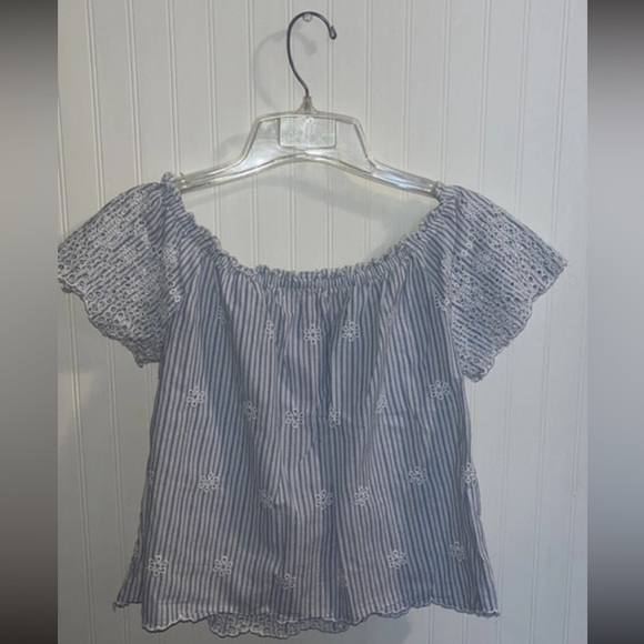 Hollister Off the Shoulder Short Sleeve Blouse - Picture 2 of 4
